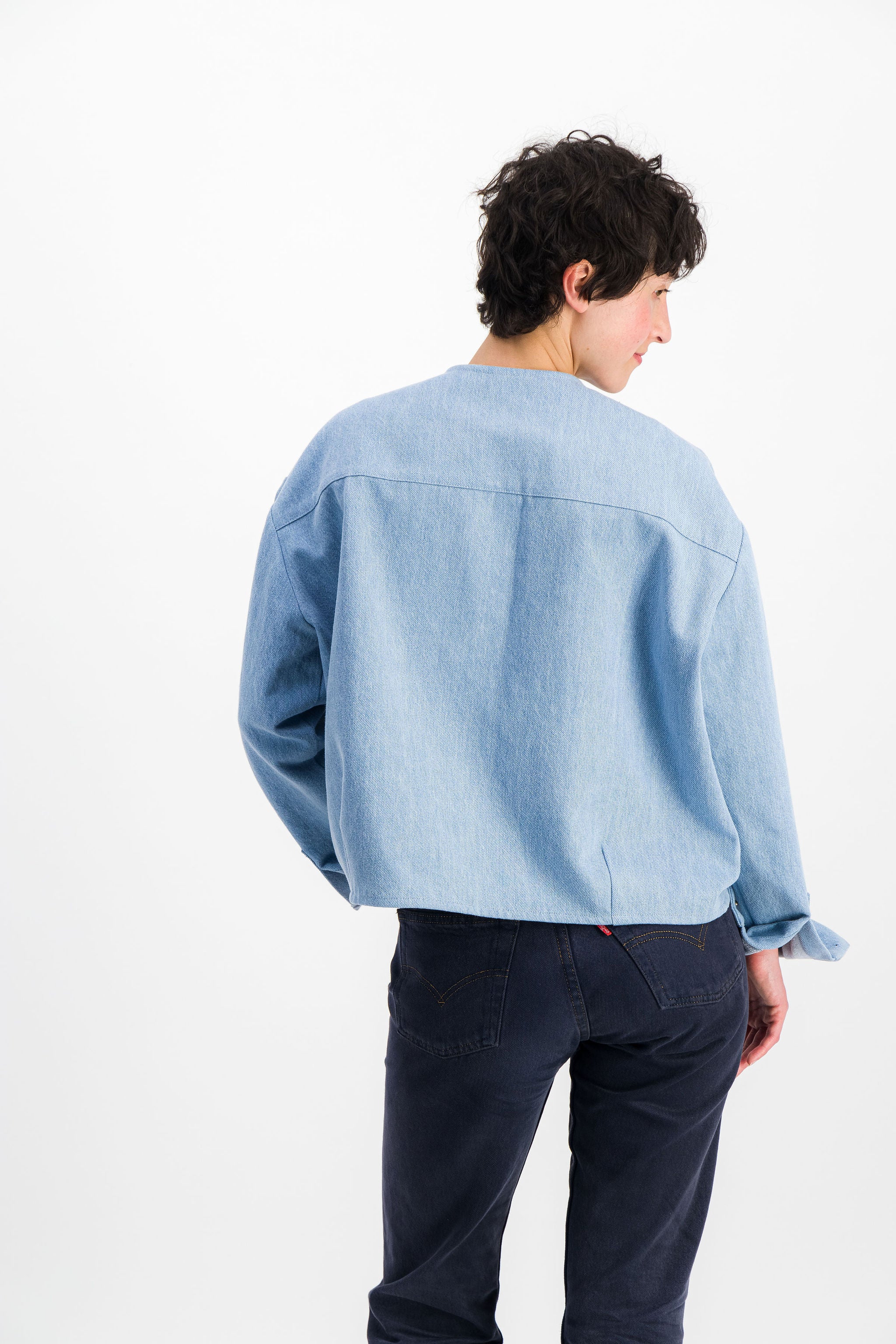 women's short denim jacket in blue serena jacket pe25