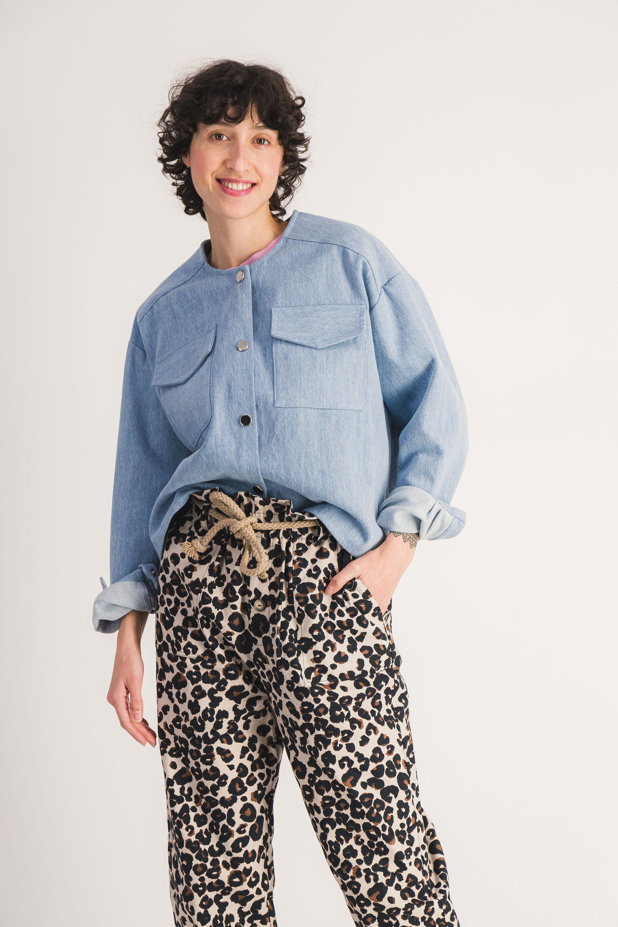 women's short denim jacket in blue serena jacket pe25