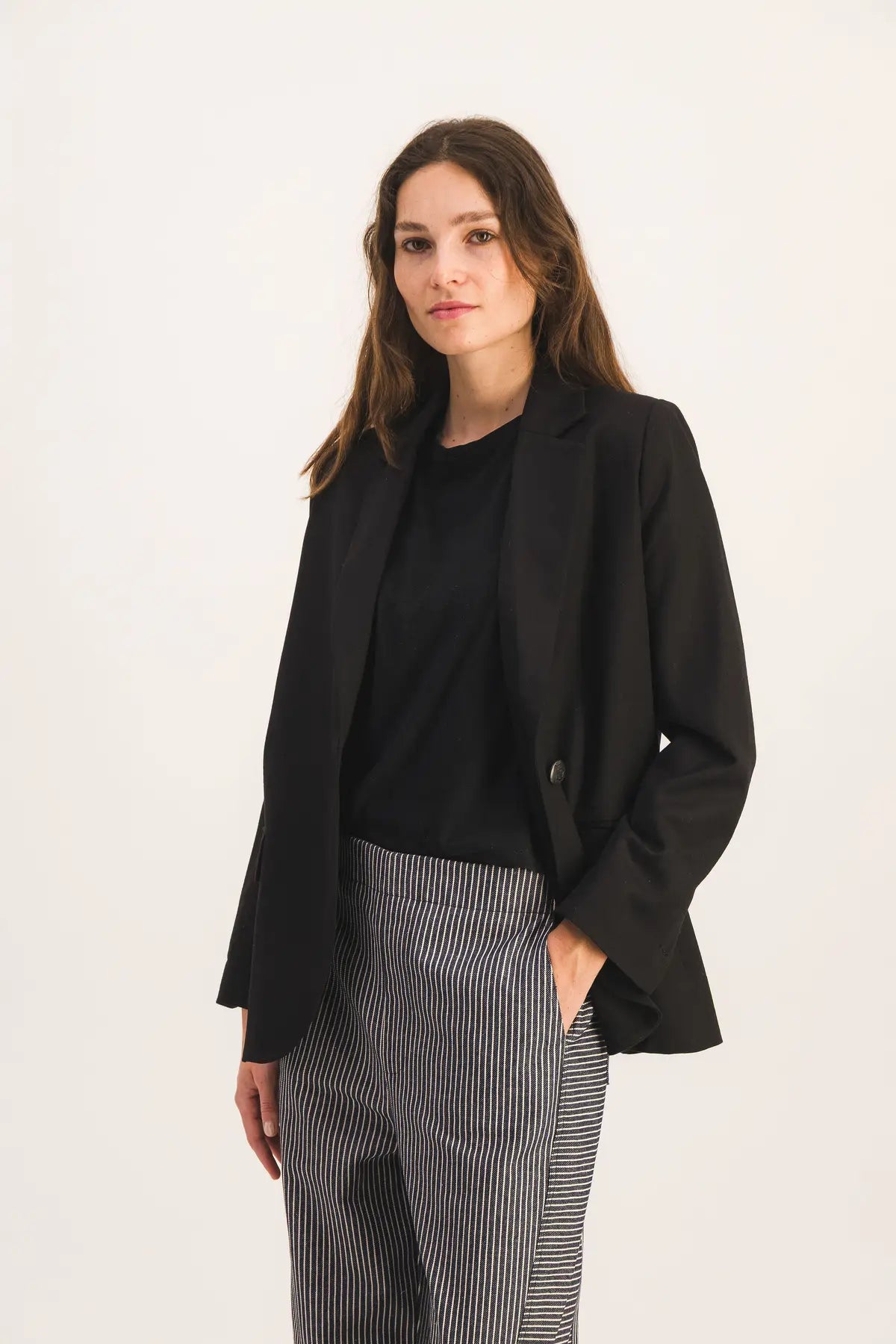 blazer-noir-laine-lois-noire