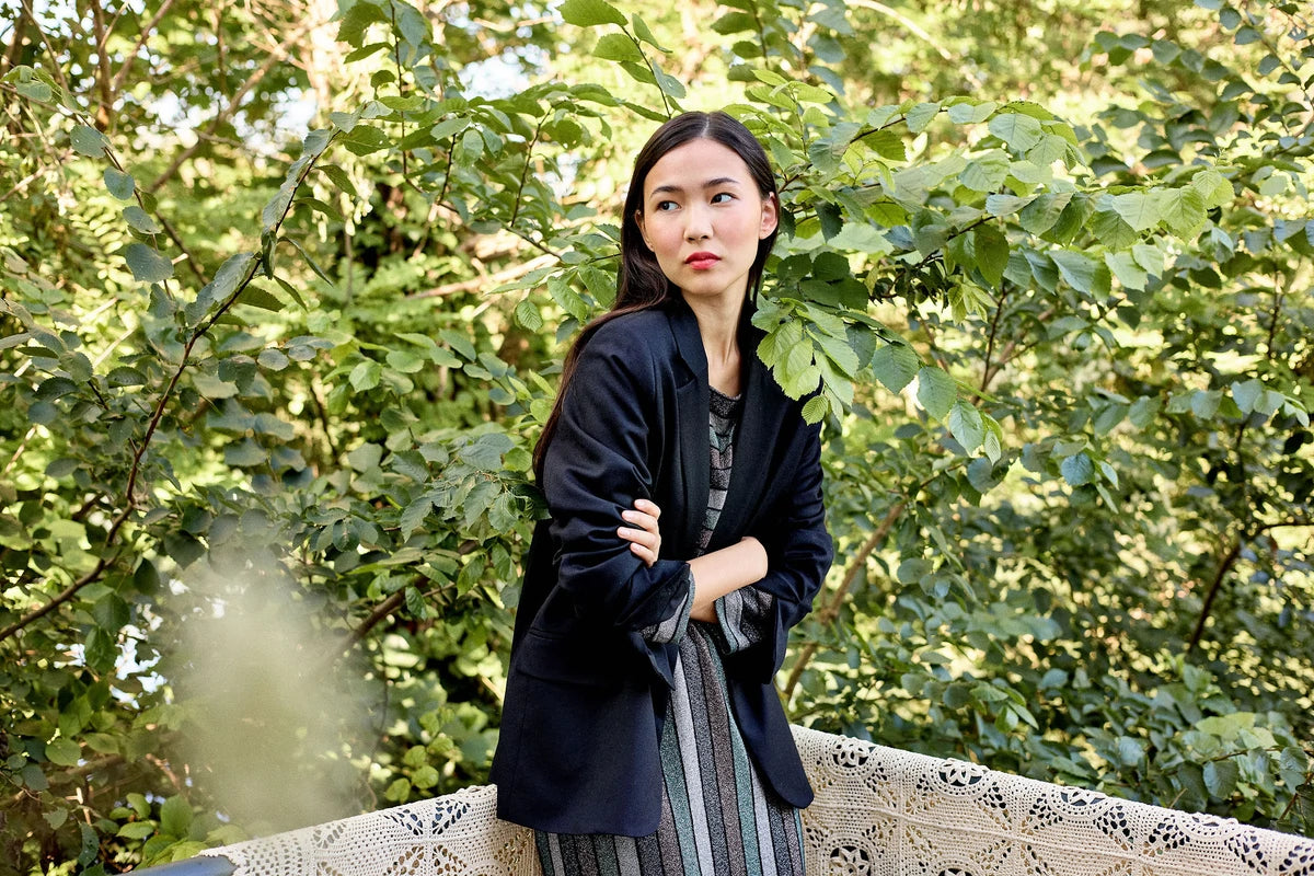 Blazer-noir-laine-lois-noirehp1.webp