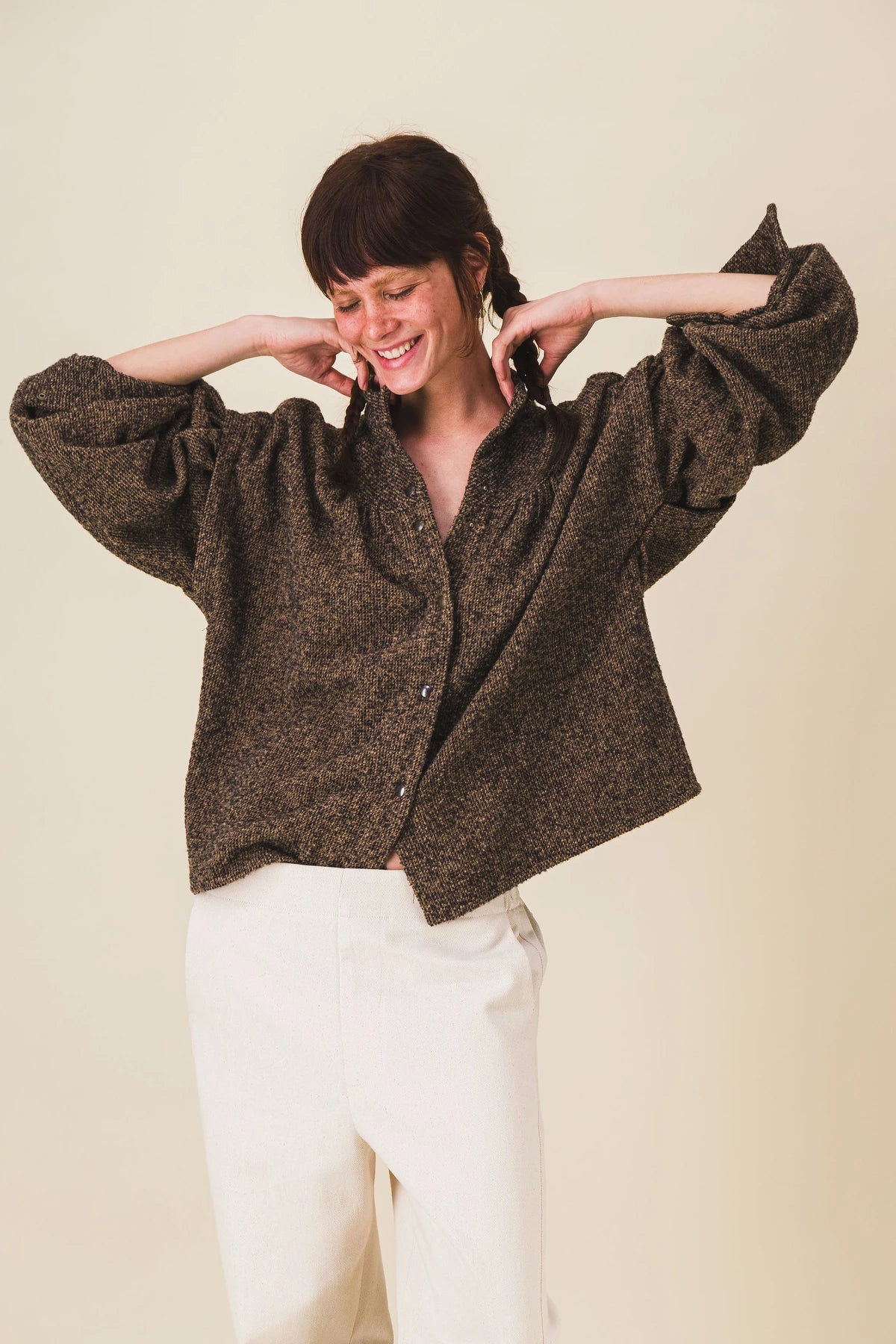 Blouse-col-rond-laine-marron-honey_Ah25_7.webp