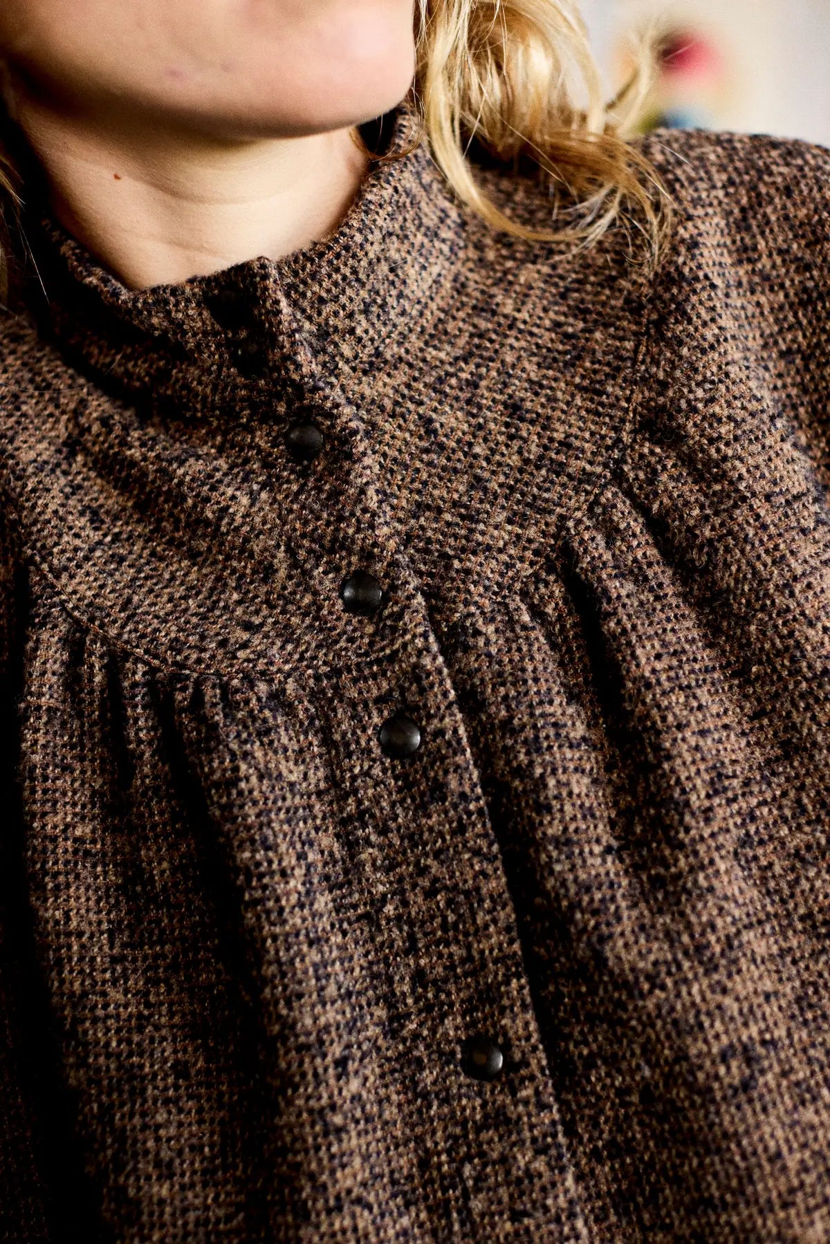 Blouse-col-rond-laine-marron-honey_Ah25_8.webp