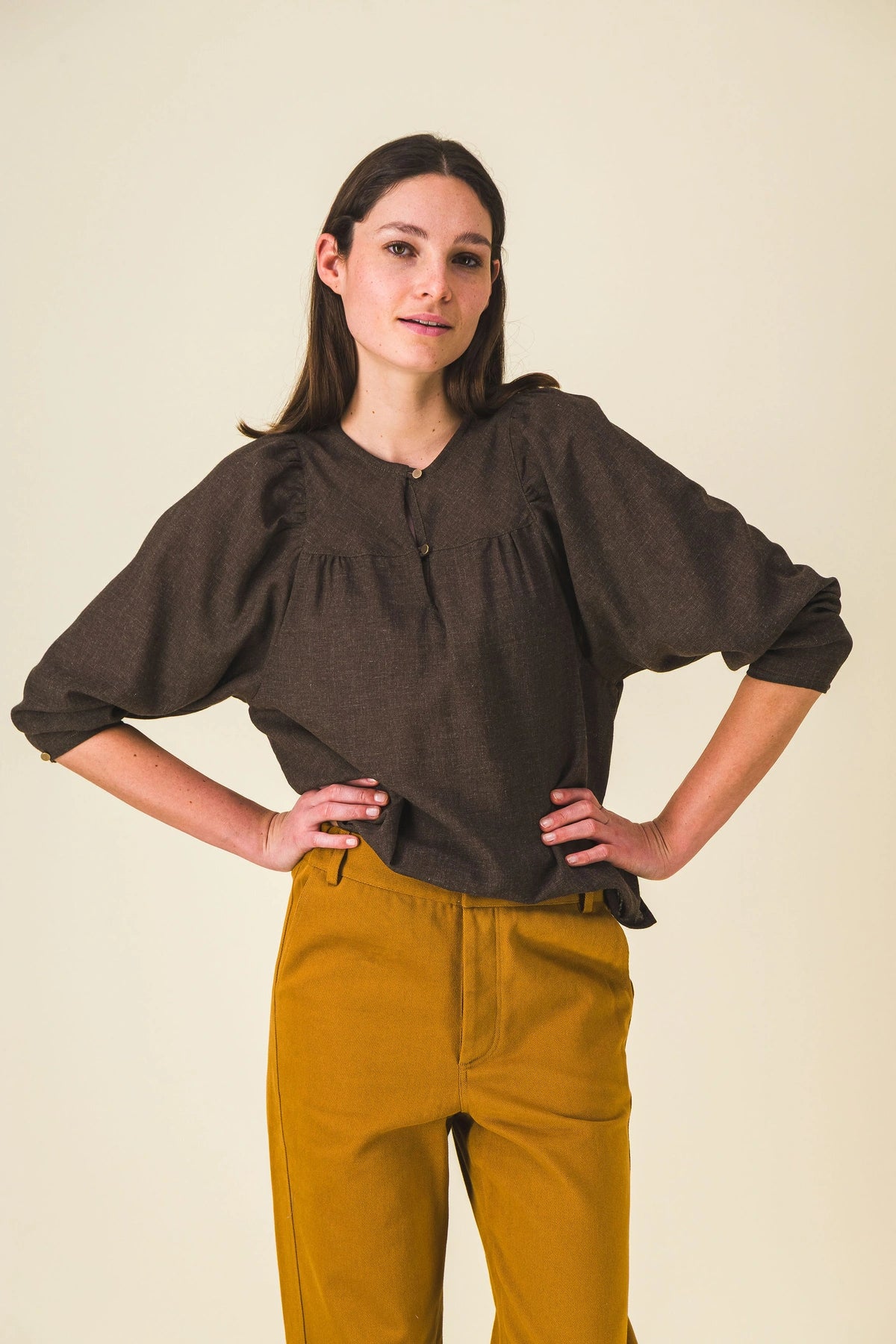 Blouse-kaki-olivette_Ah25_3_558bbaf2-04f2-4921-b0fb-c11dfd96644e.webp