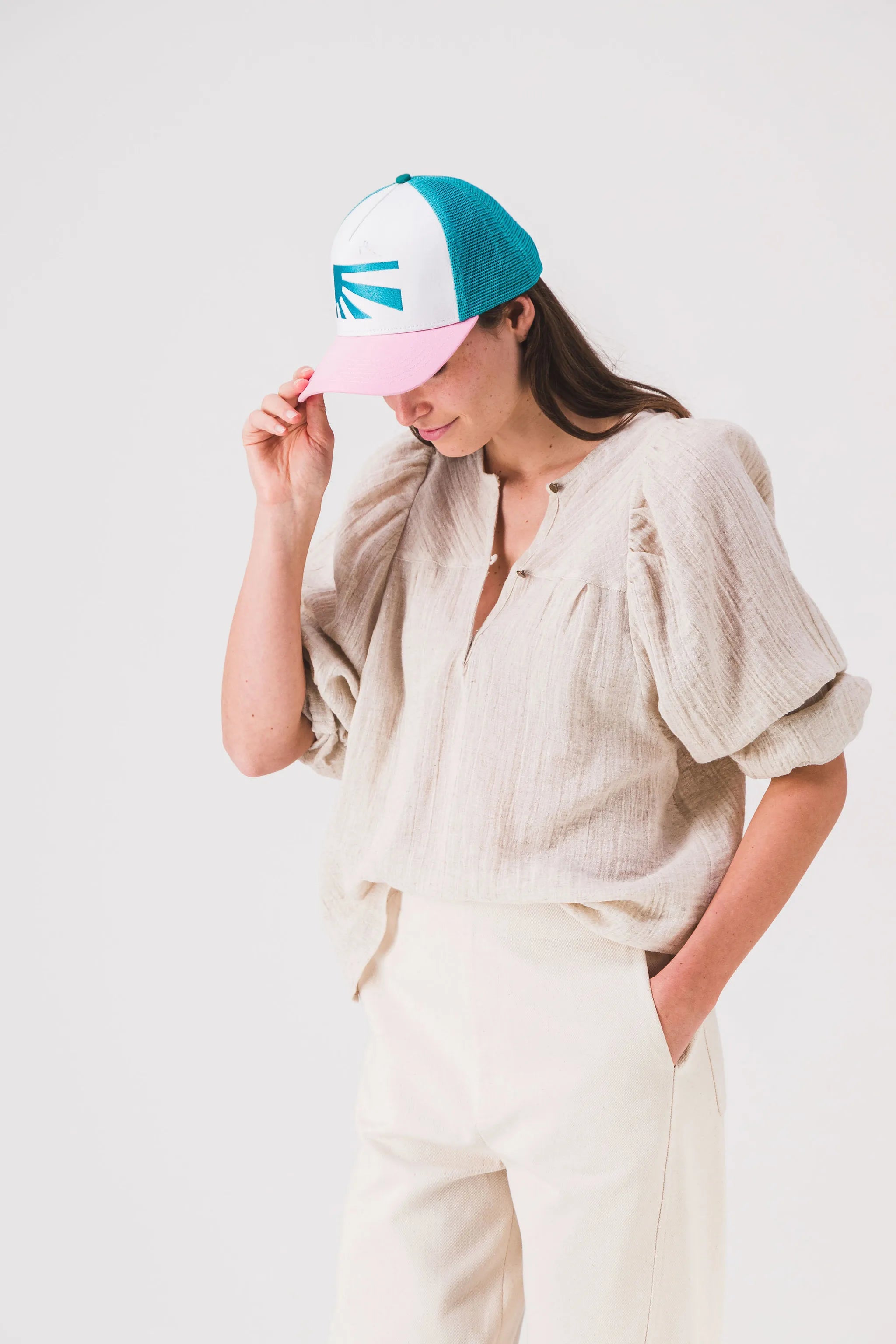 Casquette_verte_rose_marche_a_lombre_Steph_trucker_2.webp