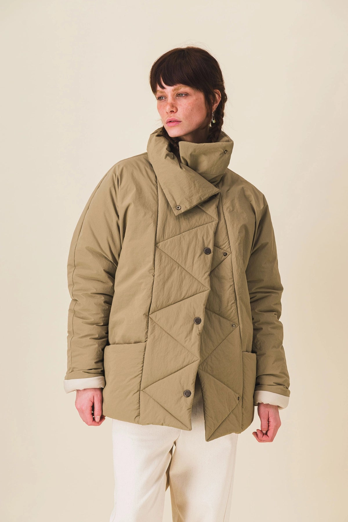Doudoune-femme-beige-dulet_Ah25_3.webp
