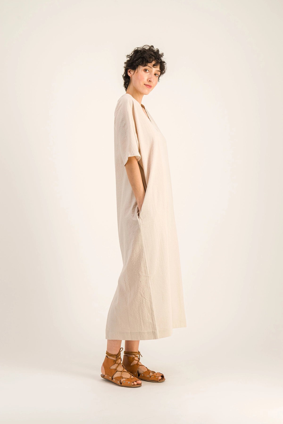 Robe-longue-manches-courtes-seersucker-ernestine_Beige5.webp