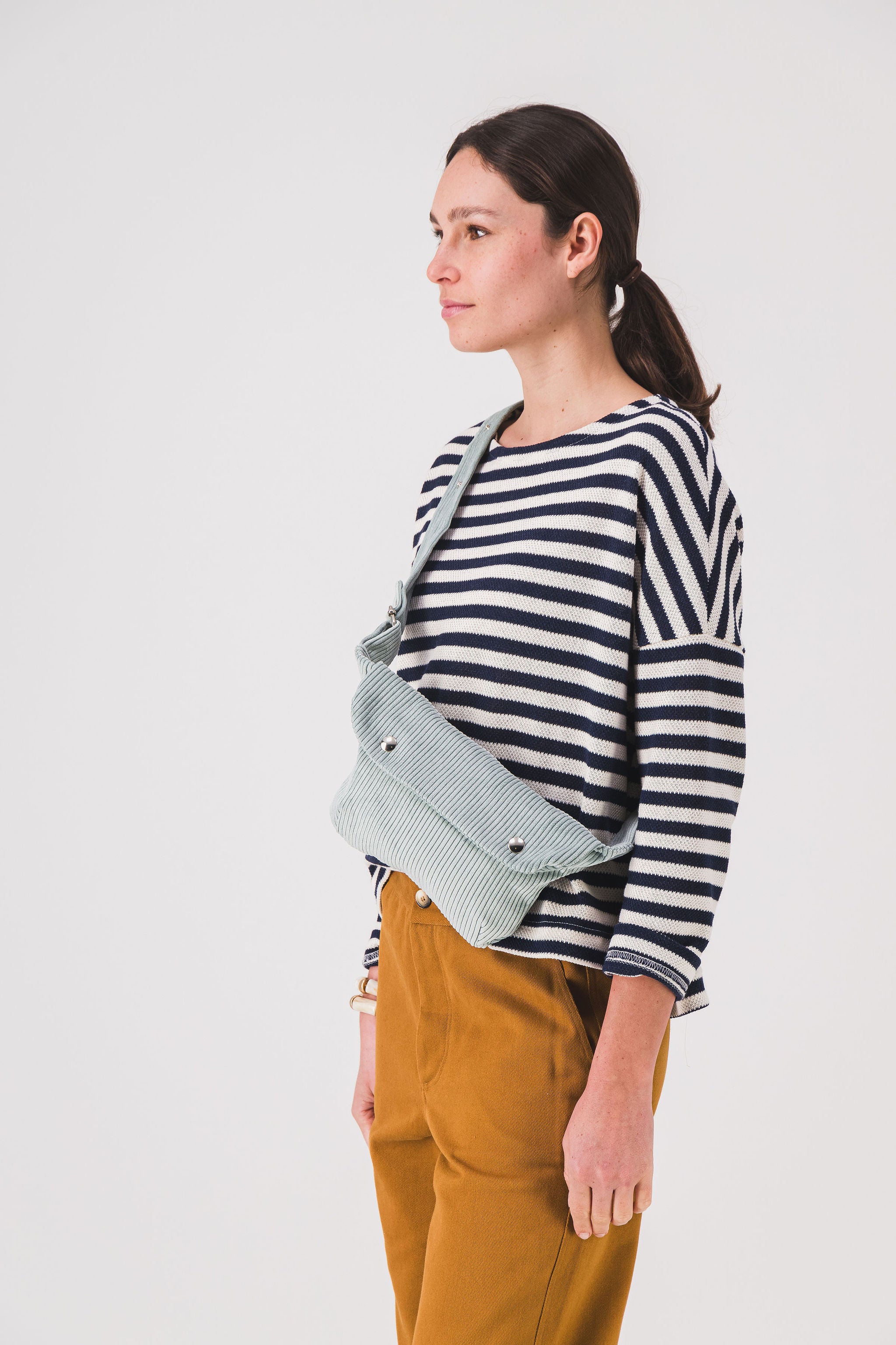 Sac_banane_femme_gris_bleue_en_velours_cotele_taille_XL_lili_PE25_2.jpg