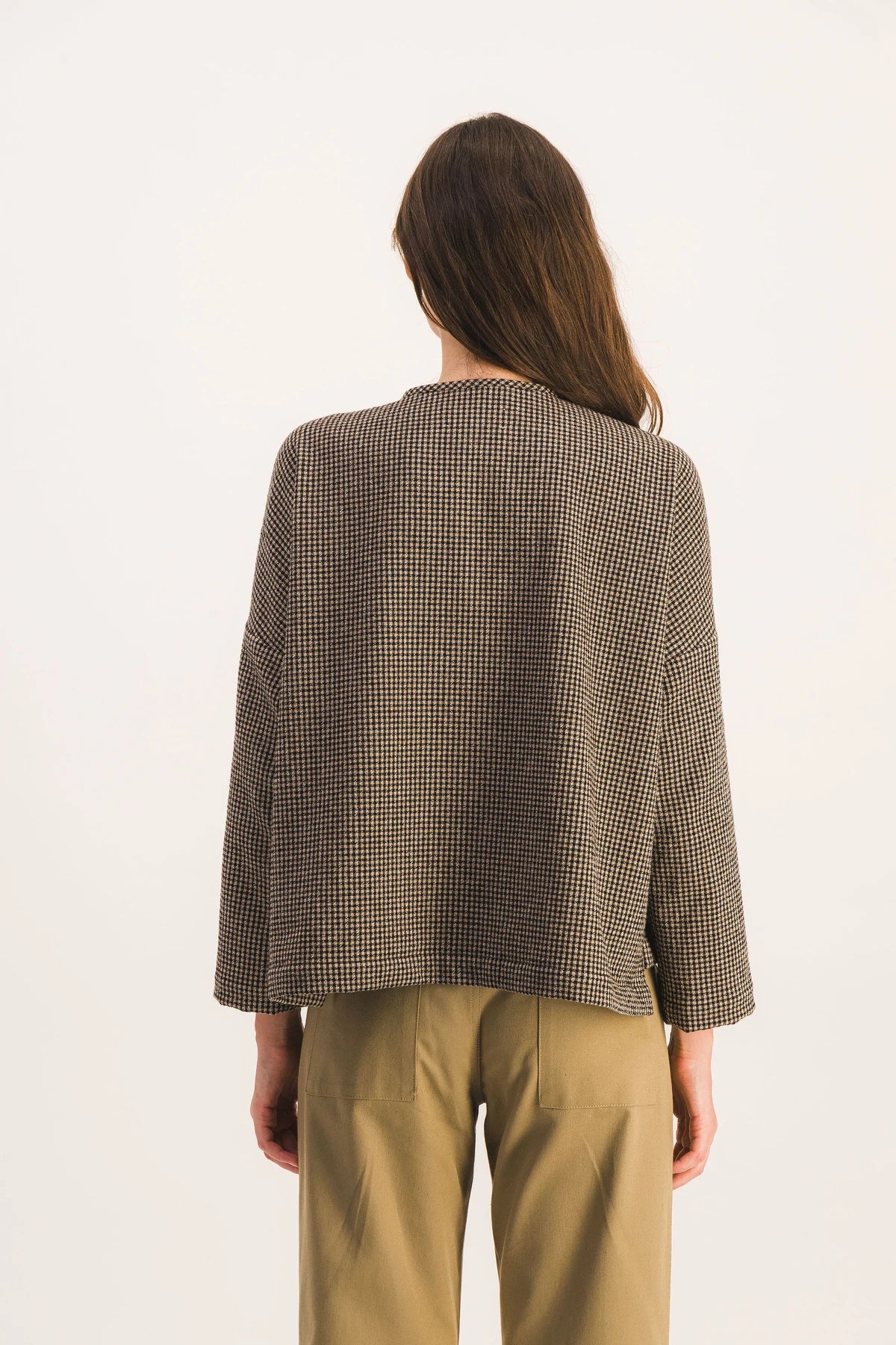 top-carreaux-noir-beige-taiga-carreaux