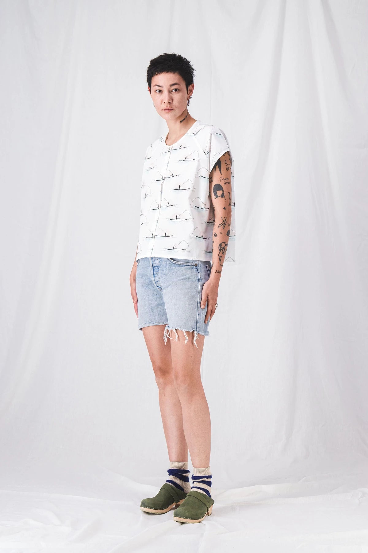 top_printed_woman_white__pe25