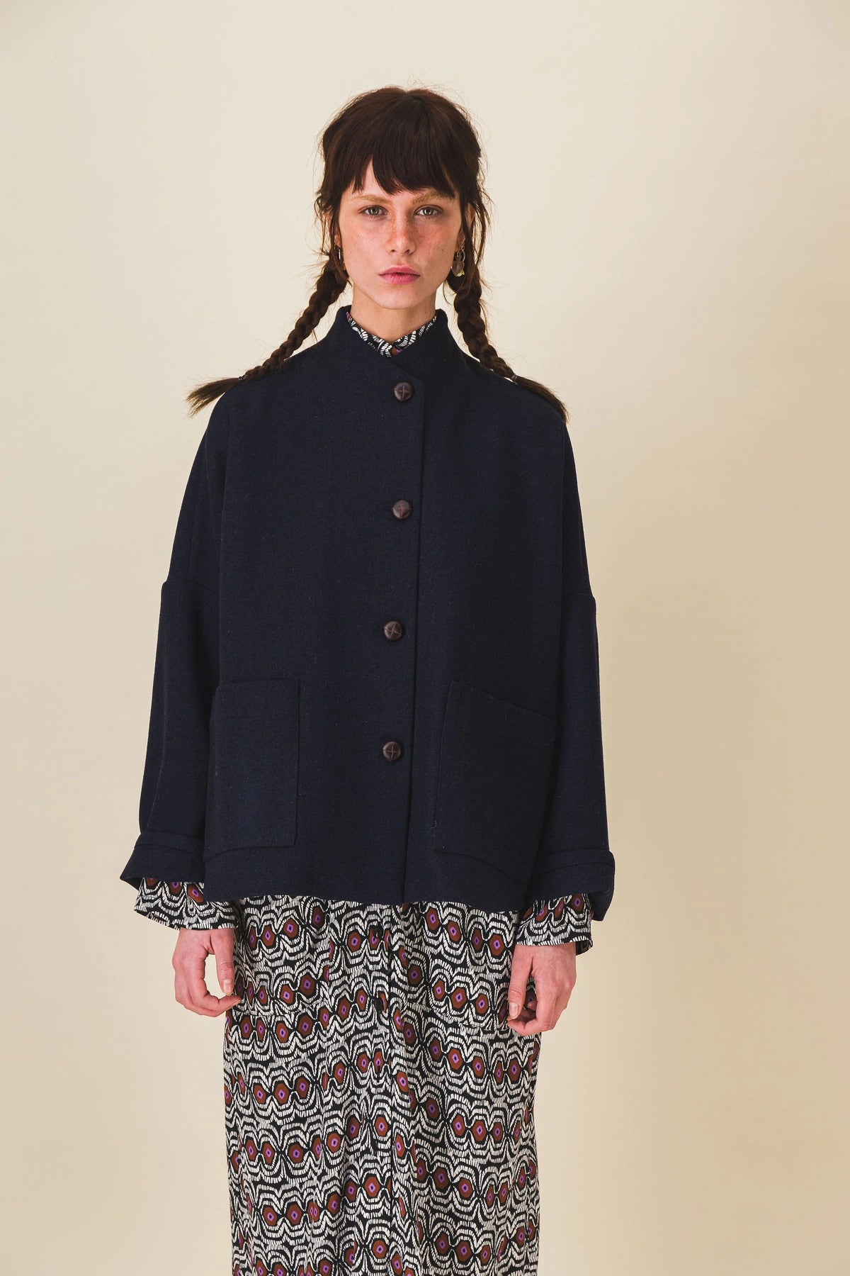 Veste-femme-courte-laine-bleue-manille_Ah25_2.webp