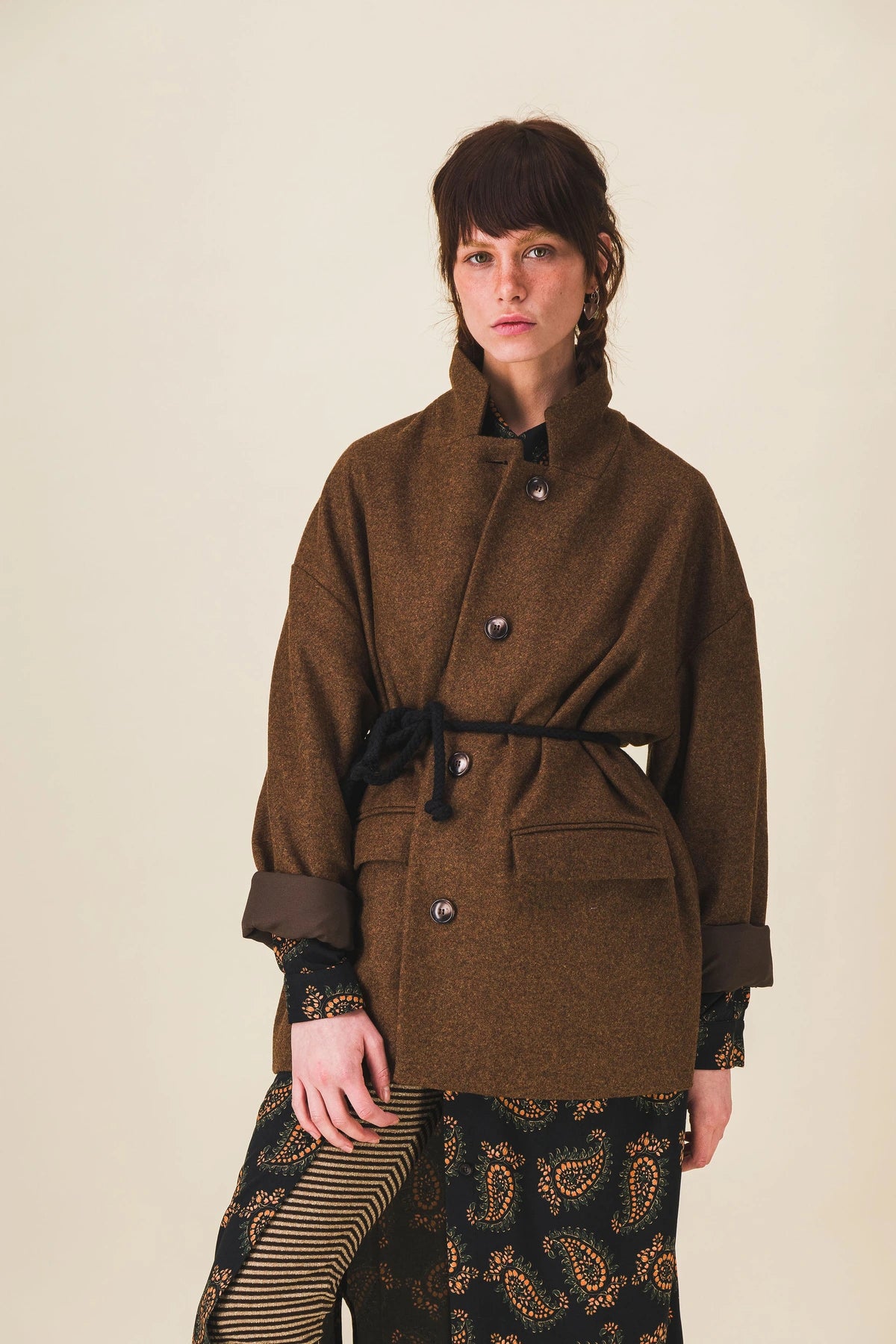 Veste-femme-laine-marron-max_Ah25_5.webp