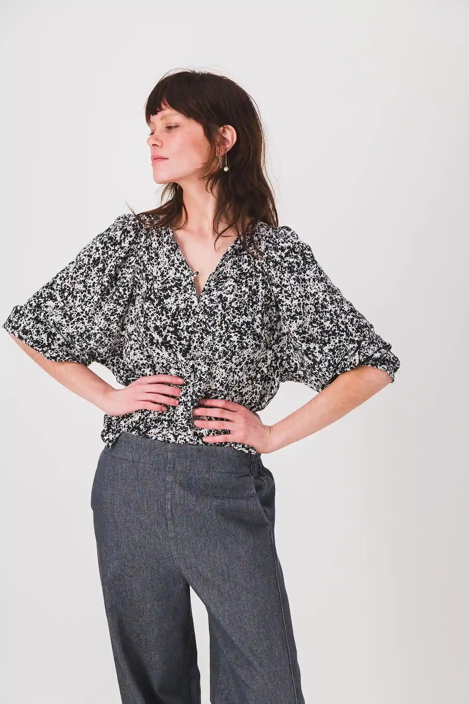 trousers_woman_jean_gray_twisted_pantalon_manou_pe25