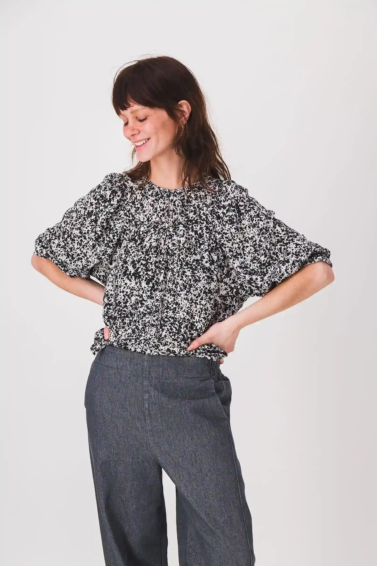 blouse_printed_black_blouse_fifi_pe25
