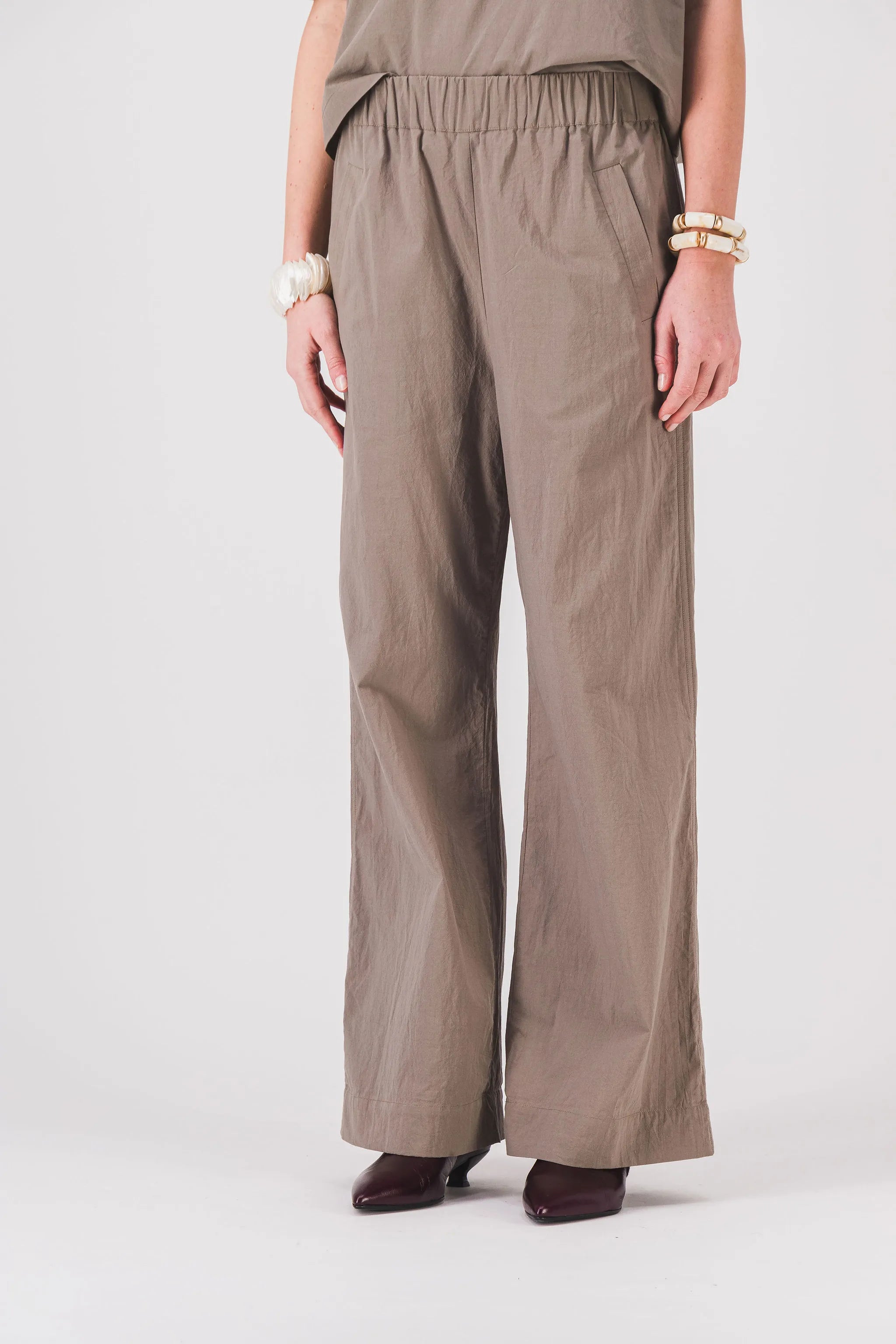 loose_woman_pants_khaki_finn_pantalon_pe25