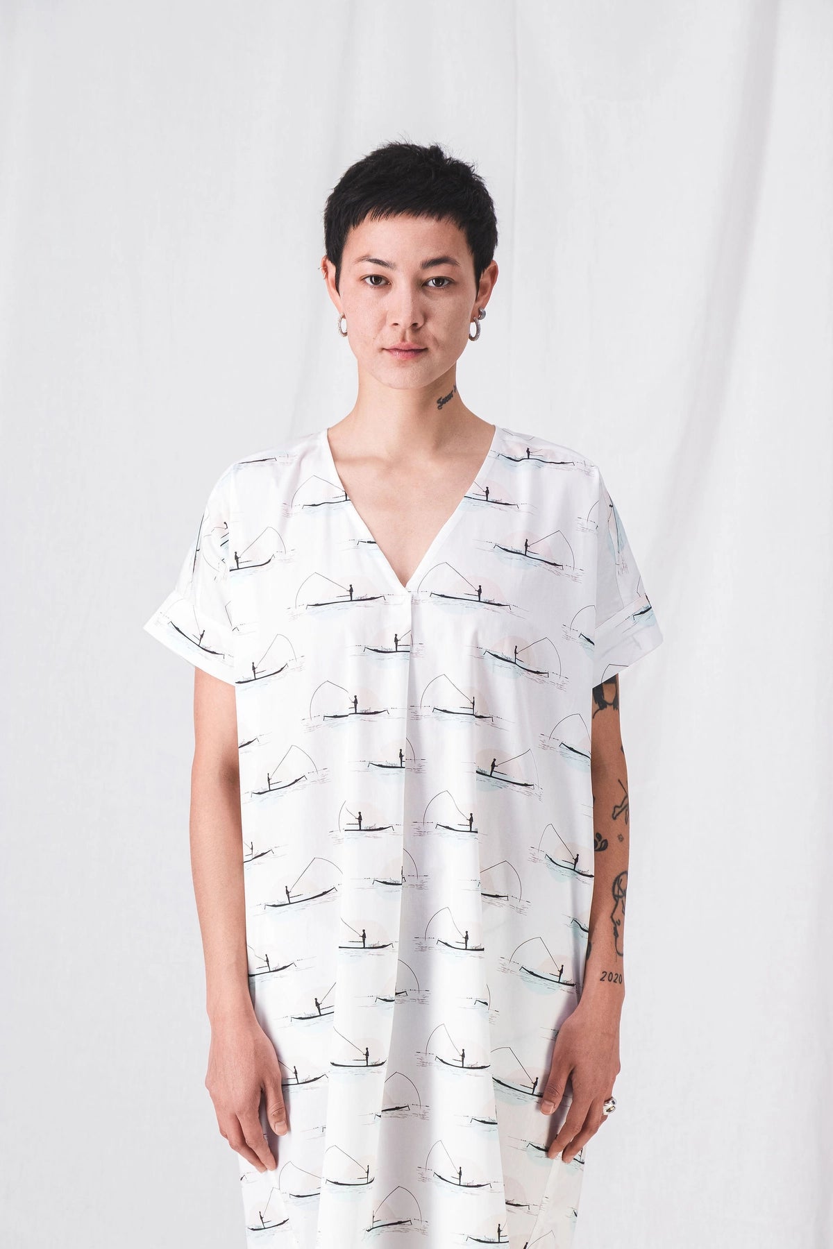loose_and_long_white_dress__pe25