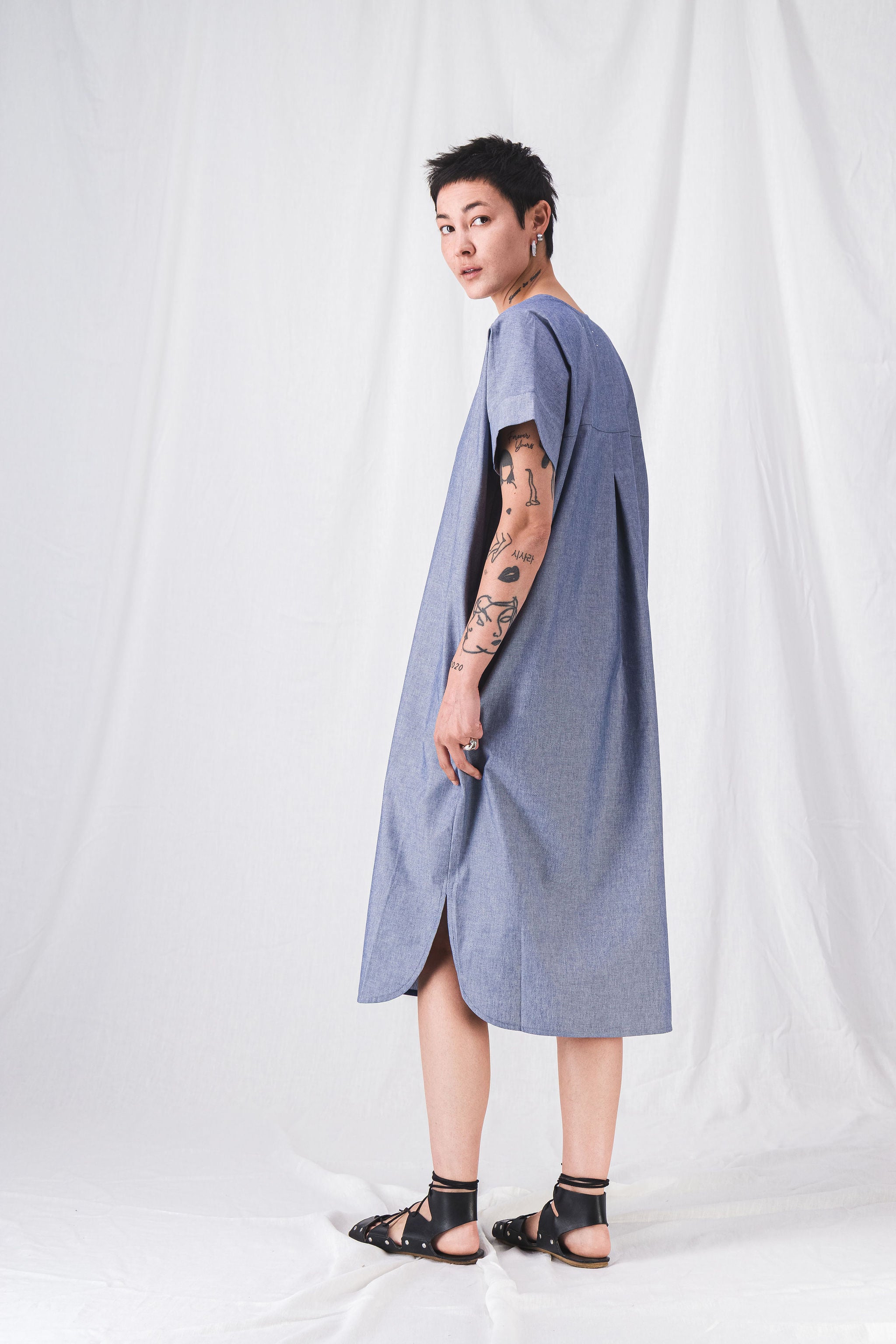 loose_and_long_chambray_dress__pe25