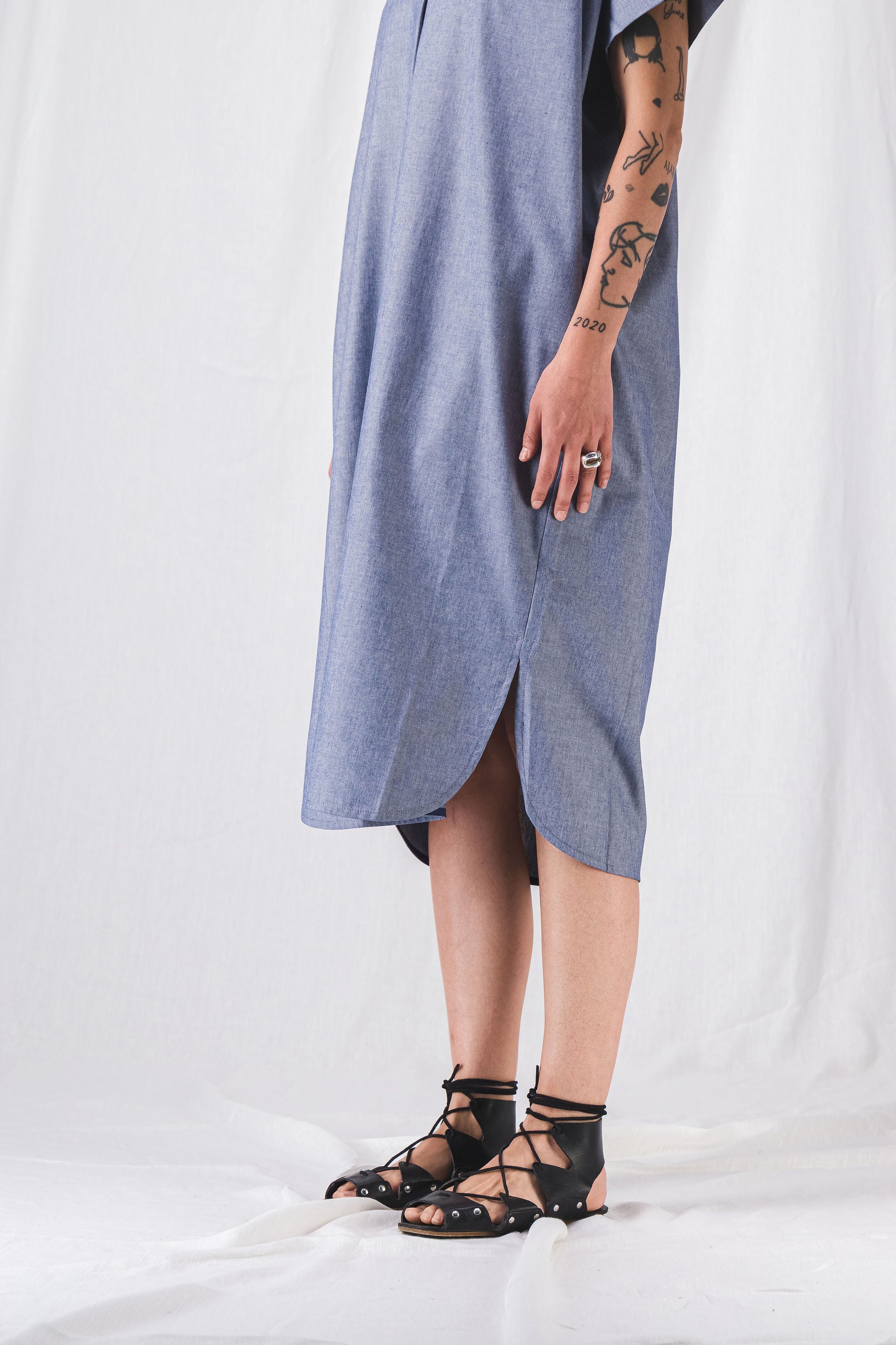 loose_and_long_chambray_dress__pe25