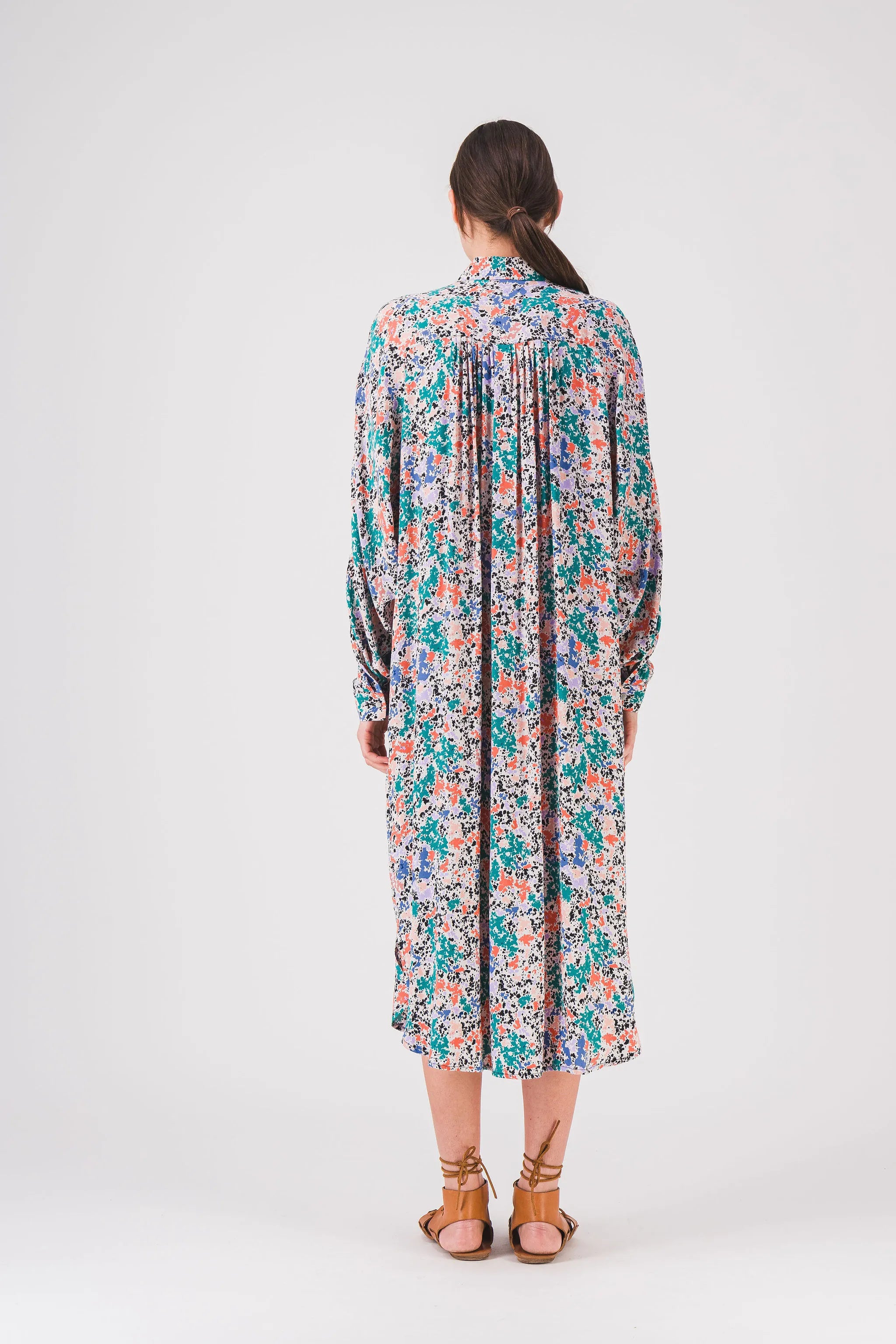 long_shirt_dress_printed_vowel_dress_pe25