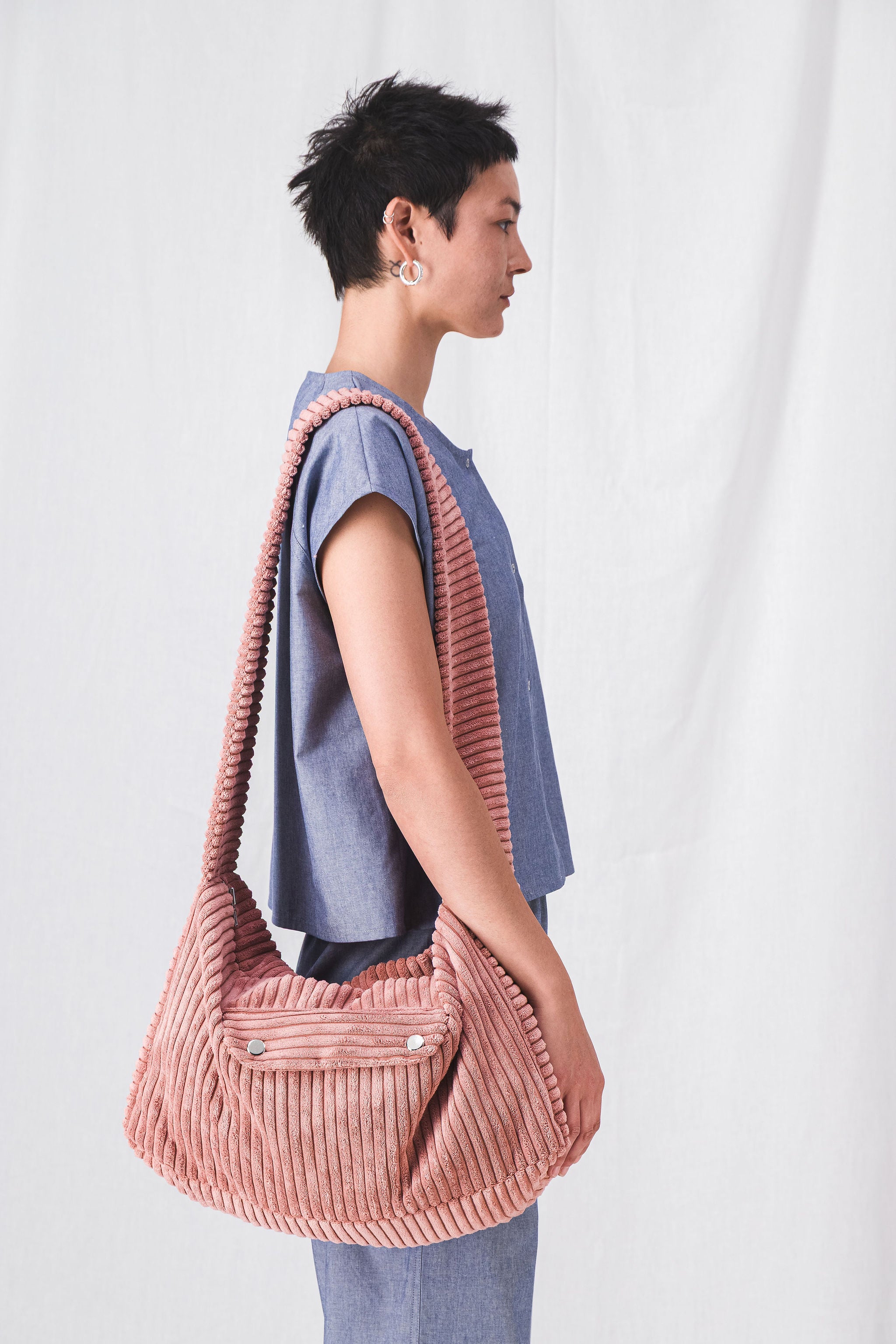 sac_besace_femme_velours_cotele_rose_6.jpg