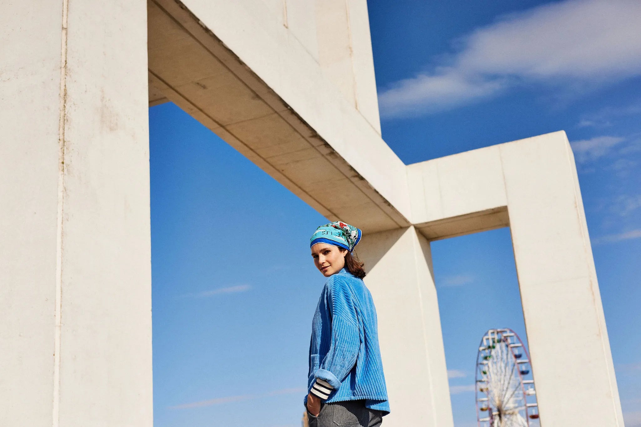 veste_femme_velours_cotele_bleu_lookbook_ah_24.webp
